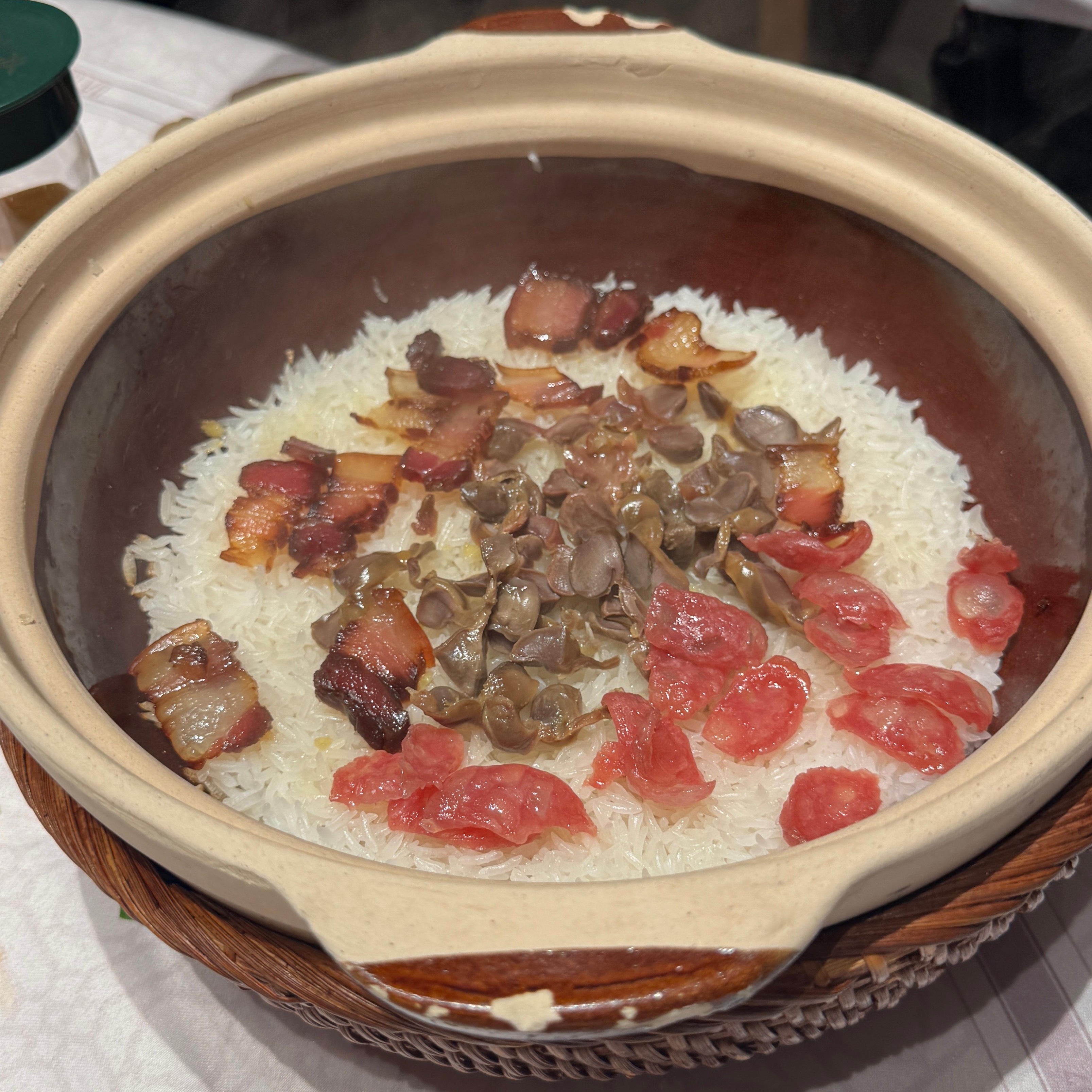 Lap-mei Rice Pot Y59 small at Dagefan (Tiyu West Branch) on #foodmento http://foodmento.com/place/16158