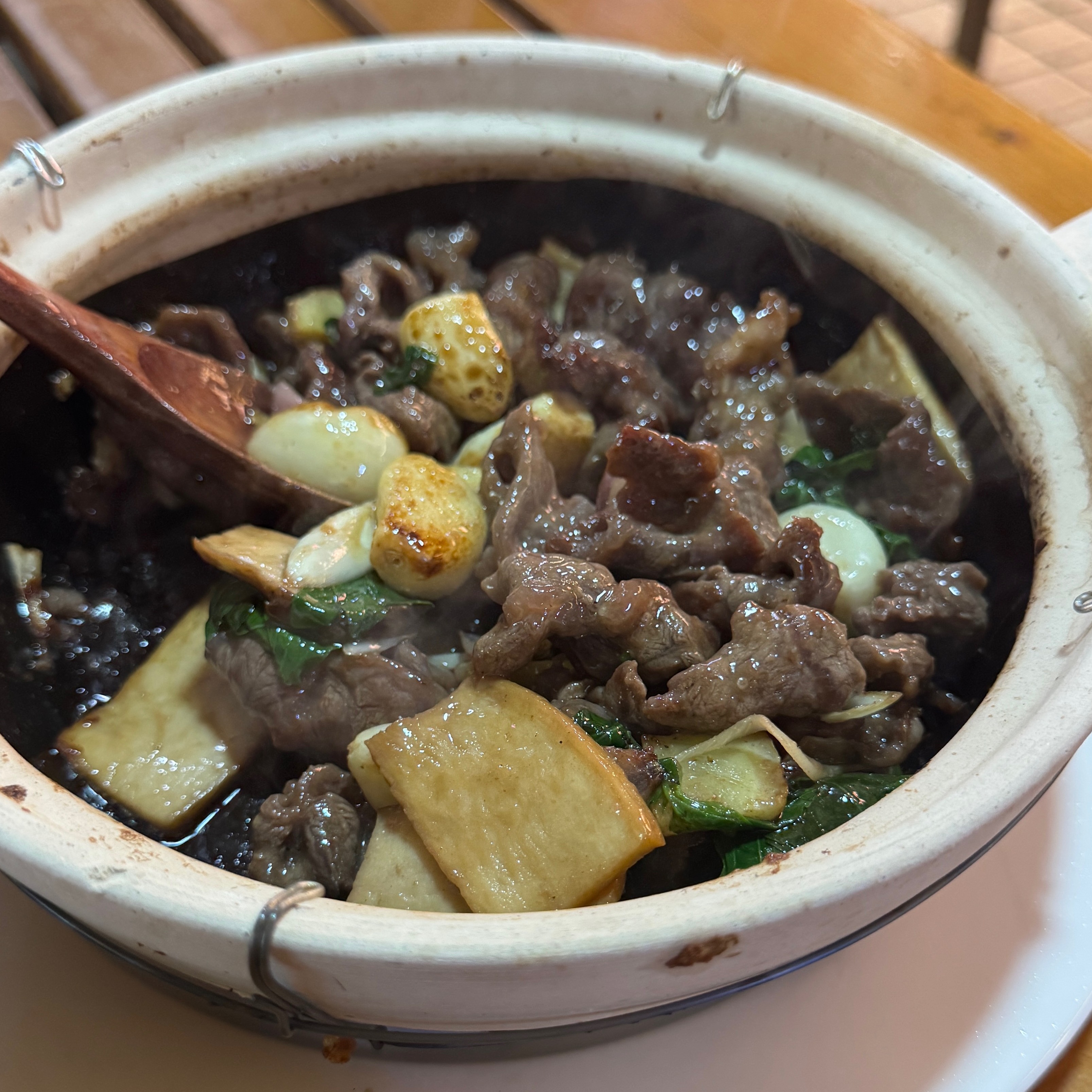 Basil & Lemongrass Beef Claypot Y88 at Mentang Zezebao (Tianhe'nan Heijinguan Shop) on #foodmento http://foodmento.com/place/16193