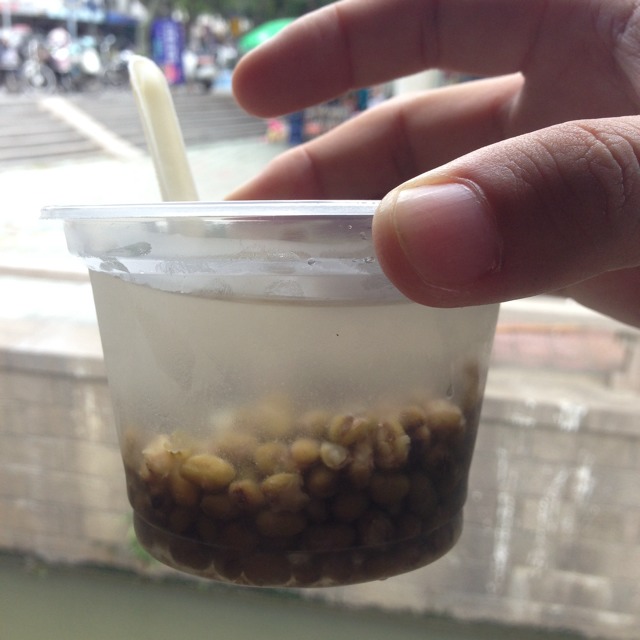 Green Bean Drink at 苏州平江路历史街区 Pingjiang Road on #foodmento http://foodmento.com/place/1645