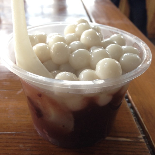 Red Bean Soup With Rice Balls from 苏州平江路历史街区 Pingjiang Road on #foodmento http://foodmento.com/dish/6086