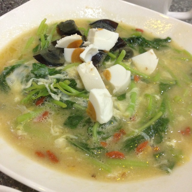 Trio Eggs With Round Spinach In Broth at 真粥道 Zhen Zhou Dao (CLOSED) on #foodmento http://foodmento.com/place/1661