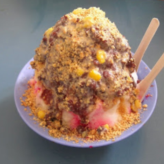 Ice Kacang from Annie's Peanut Ice Kachang on #foodmento http://foodmento.com/dish/6722