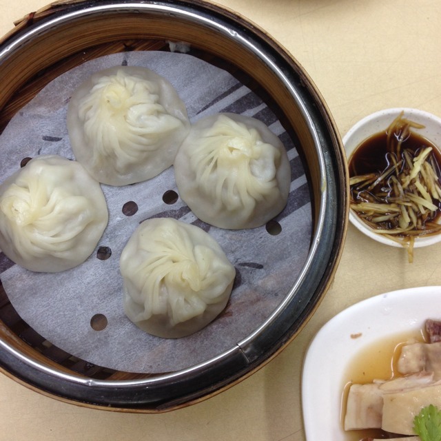 Xiao Long Bao (Soup Dumplings) at Swee Choon Tim Sum Restaurant 瑞春點心拉麵小籠包 on #foodmento http://foodmento.com/place/1837
