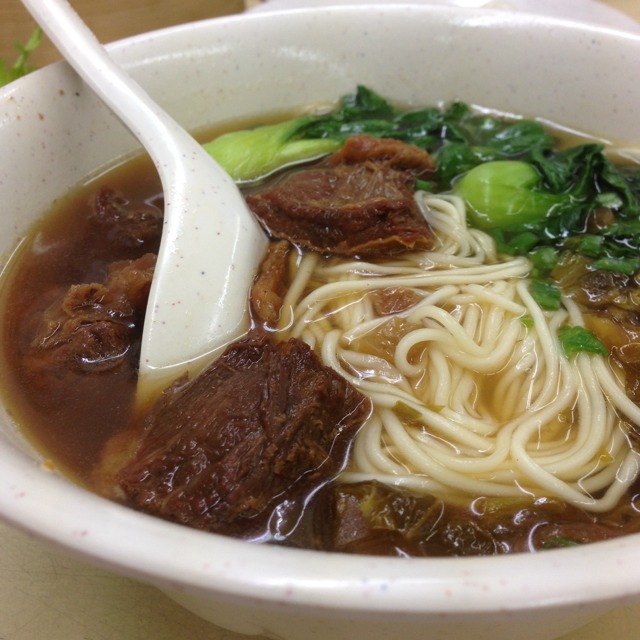 Braised Beef La Mian at Swee Choon Tim Sum Restaurant 瑞春點心拉麵小籠包 on #foodmento http://foodmento.com/place/1837