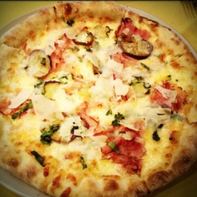 Mugnanese Pizza from Bruno's Pizzeria & Grill on #foodmento http://foodmento.com/dish/3991