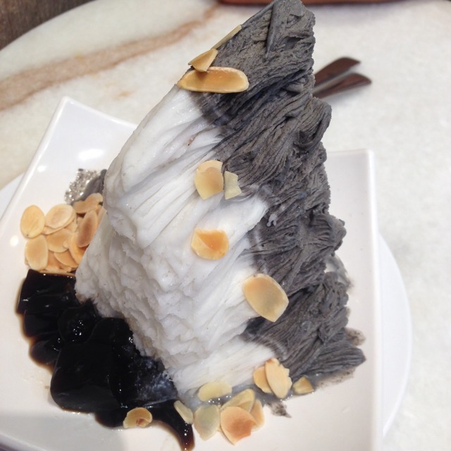 Almond & Sesame Snow Ice on #foodmento http://foodmento.com/dish/8127