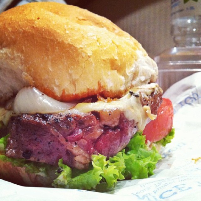 The Bulls Eye (NZ Ribeye 200g) Burger at Fergburger on #foodmento http://foodmento.com/place/2173