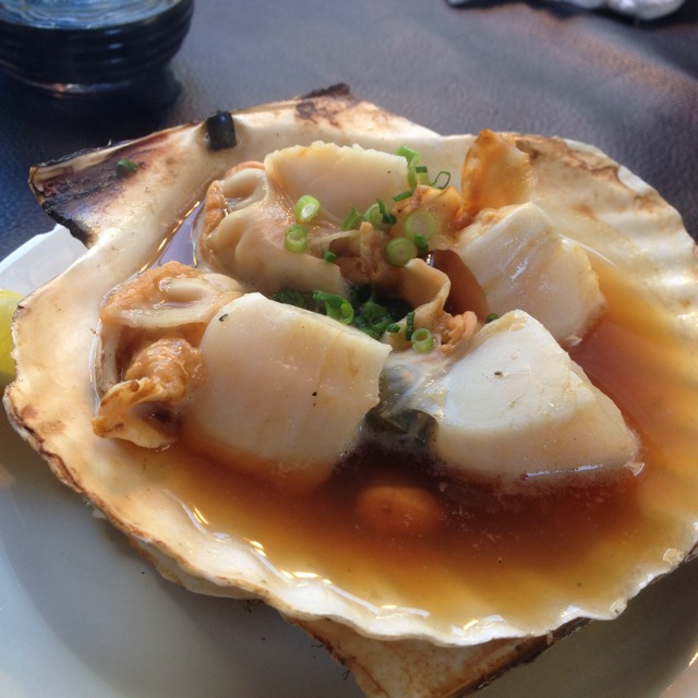 Fresh Grilled Hokkaido Scallops at 築地青空三代目 本店 on #foodmento http://foodmento.com/place/2239
