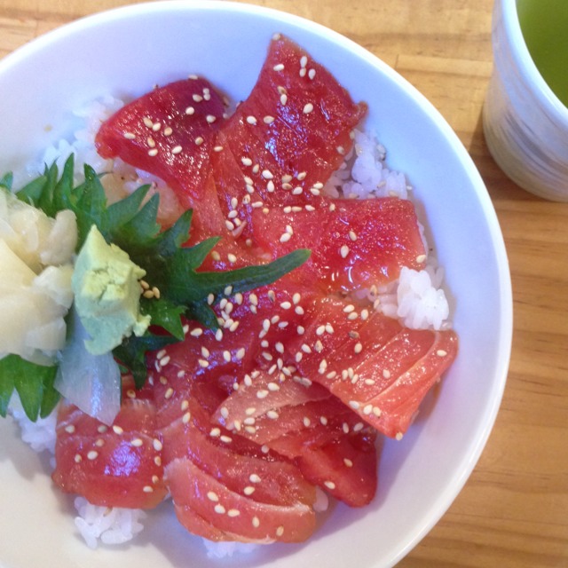 Chirashi With Lean Tuna at 黒瀬三郎 鮮魚店 on #foodmento http://foodmento.com/place/2240