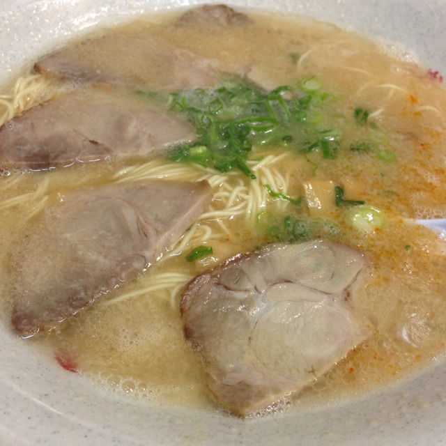 Roast Pork Ramen at 博多長浜ラーメン みよし on #foodmento http://foodmento.com/place/2259