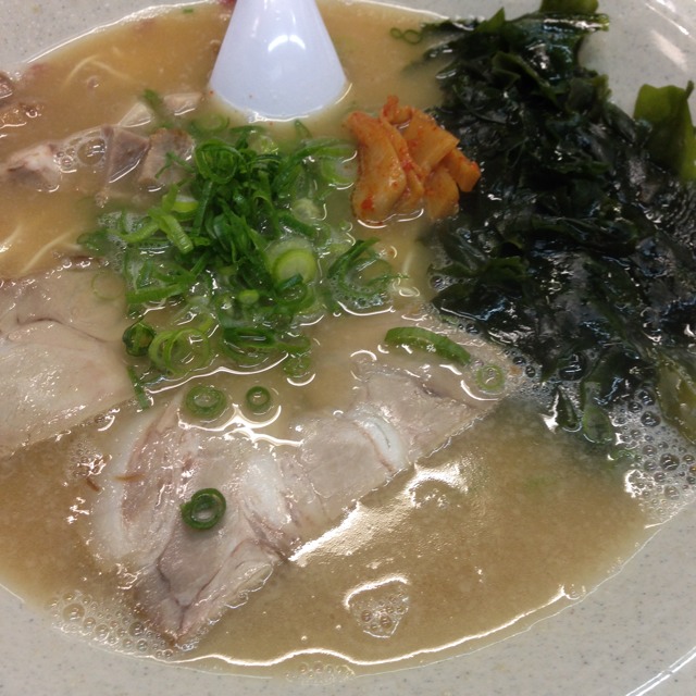 Seaweed Ramen at 博多長浜ラーメン みよし on #foodmento http://foodmento.com/place/2259