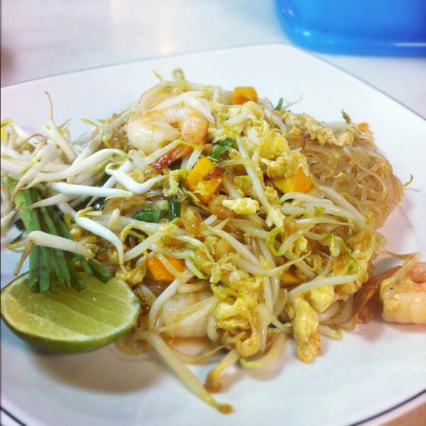 Phat (Pad) Thai from Diandin Leluk on #foodmento http://foodmento.com/dish/761