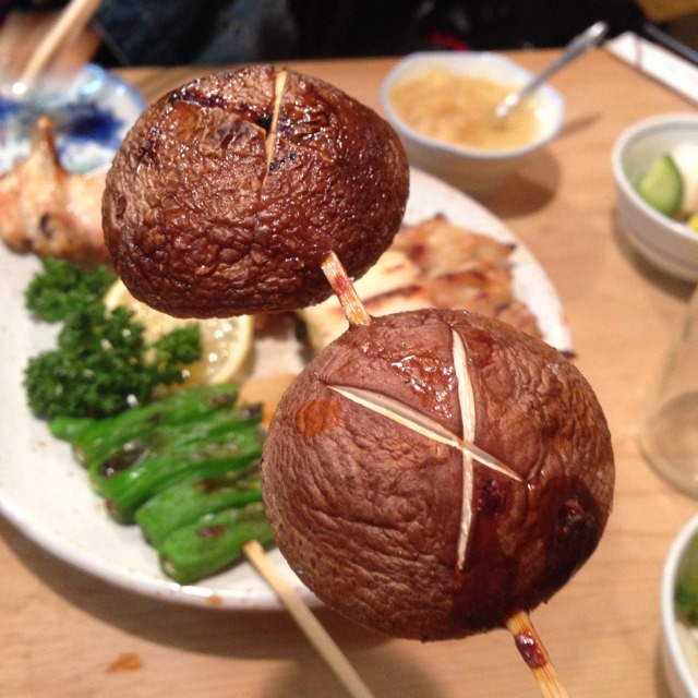 Grilled Shiitake Mushrooms from 鳥やき 宮川 on #foodmento http://foodmento.com/dish/9053
