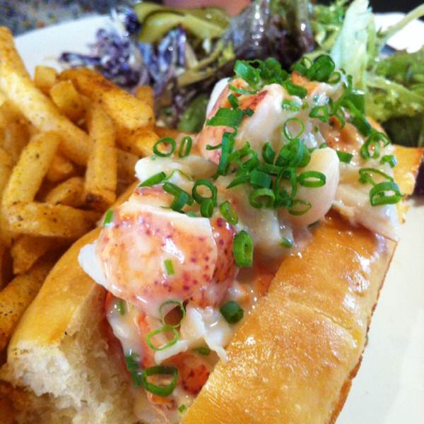 Luke's Lobster Roll at Luke's Oyster Bar & Chop House on #foodmento http://foodmento.com/place/245