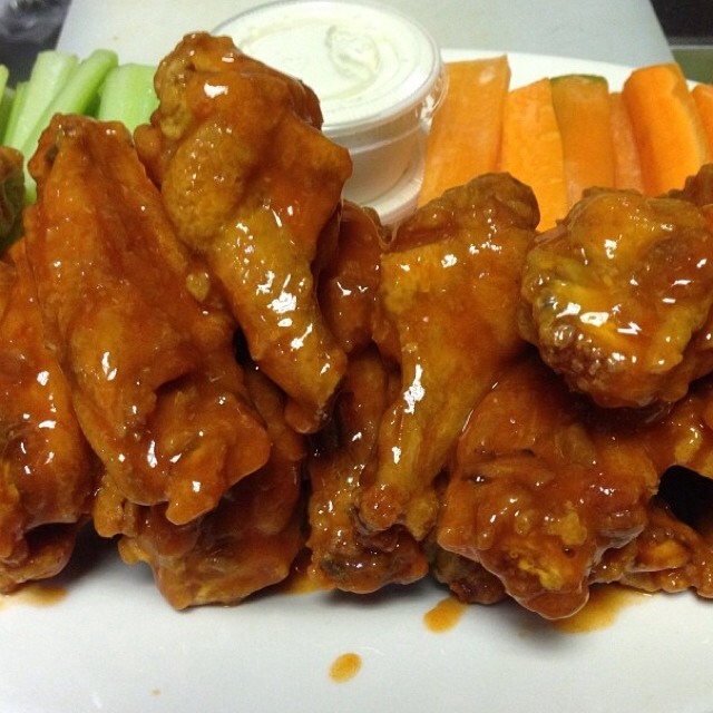 Kerry's Way Wings (Mix Of Hot, BBQ & Honey Mustard Sauces) from BAR-Coastal on #foodmento http://foodmento.com/dish/9290