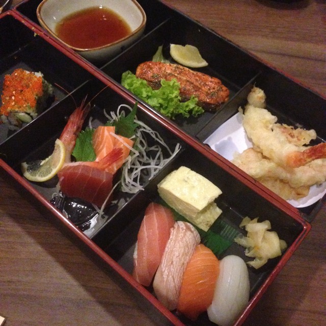 Bento Set (Sashimi, Sushi, Tempura...) from Fukuichi Japanese Dining Restaurant on #foodmento http://foodmento.com/dish/7070