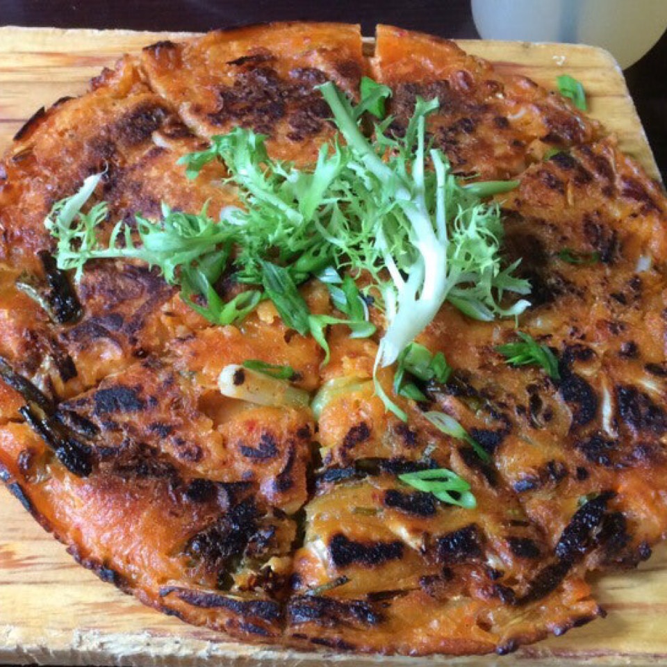Haemul Pajun (Seafood Pancake) on #foodmento http://foodmento.com/dish/16787