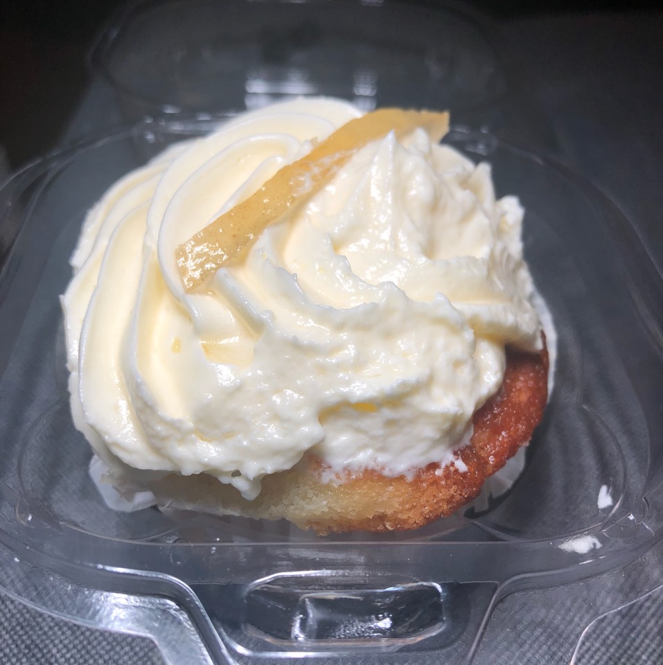 Lemonade Cupcake from Amy's Bread on #foodmento http://foodmento.com/dish/46073