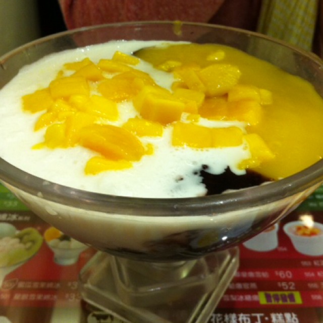 Mango & Coconut Ice Soup from Hui Lau Shan 許留山 on #foodmento http://foodmento.com/dish/14107