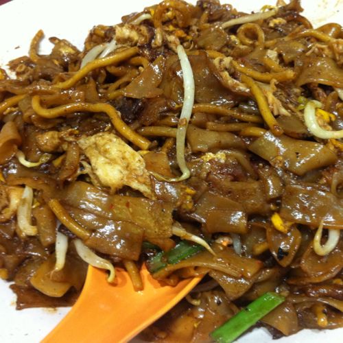 Char Kway Teow at Albert Centre Market & Food Centre on #foodmento http://foodmento.com/place/28