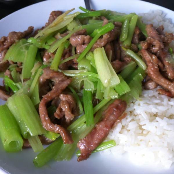 Shredded Beef & Celery over Rice from Taiwanese Specialties 老華西街台菜館 on #foodmento http://foodmento.com/dish/1005