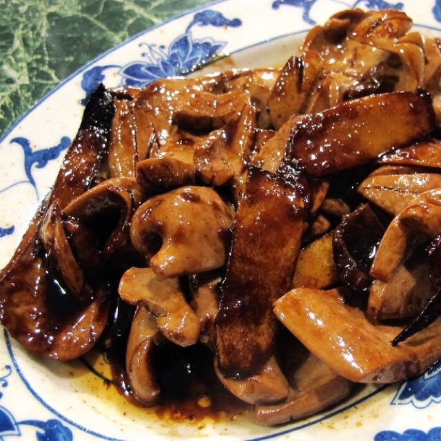 Stir Fried Kidney In Sesame Oil from Taiwanese Specialties 老華西街台菜館 on #foodmento http://foodmento.com/dish/16698