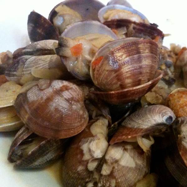 Steamed Clams w Sweet Sausage, Sofrito & Tomato at Antonucci on #foodmento http://foodmento.com/place/302