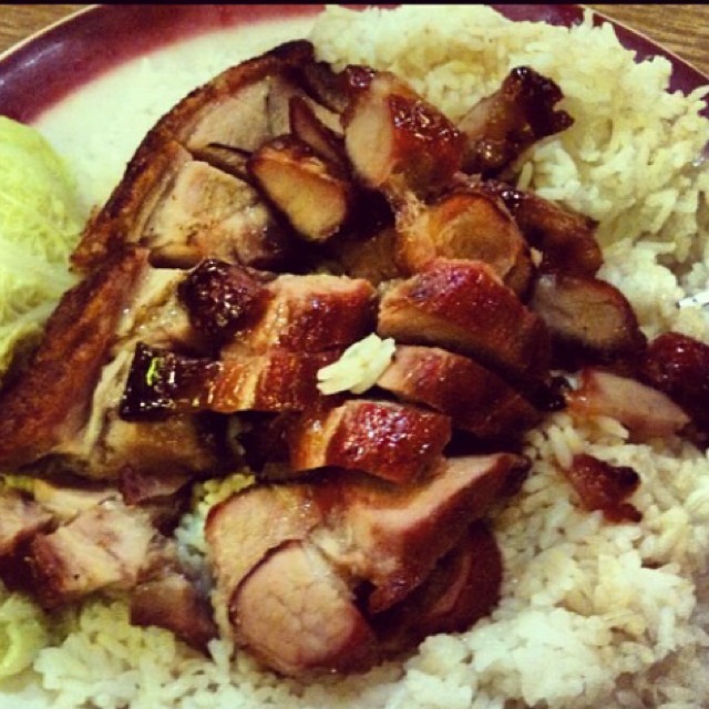 Roast Pork, Roast Pig Over Rice from Sun Sai Gai Restaurant on #foodmento http://foodmento.com/dish/10182