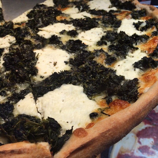 White With Spinach Pizza from Bleecker Street Pizza on #foodmento http://foodmento.com/dish/13411