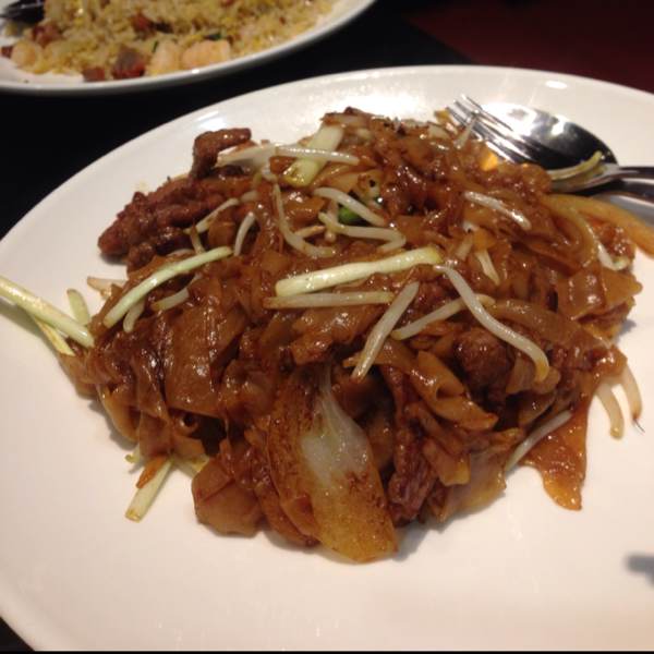 Stir-fried Hor-fun w Sliced Beef at Crystal Jade Kitchen 翡翠小厨 on #foodmento http://foodmento.com/place/325