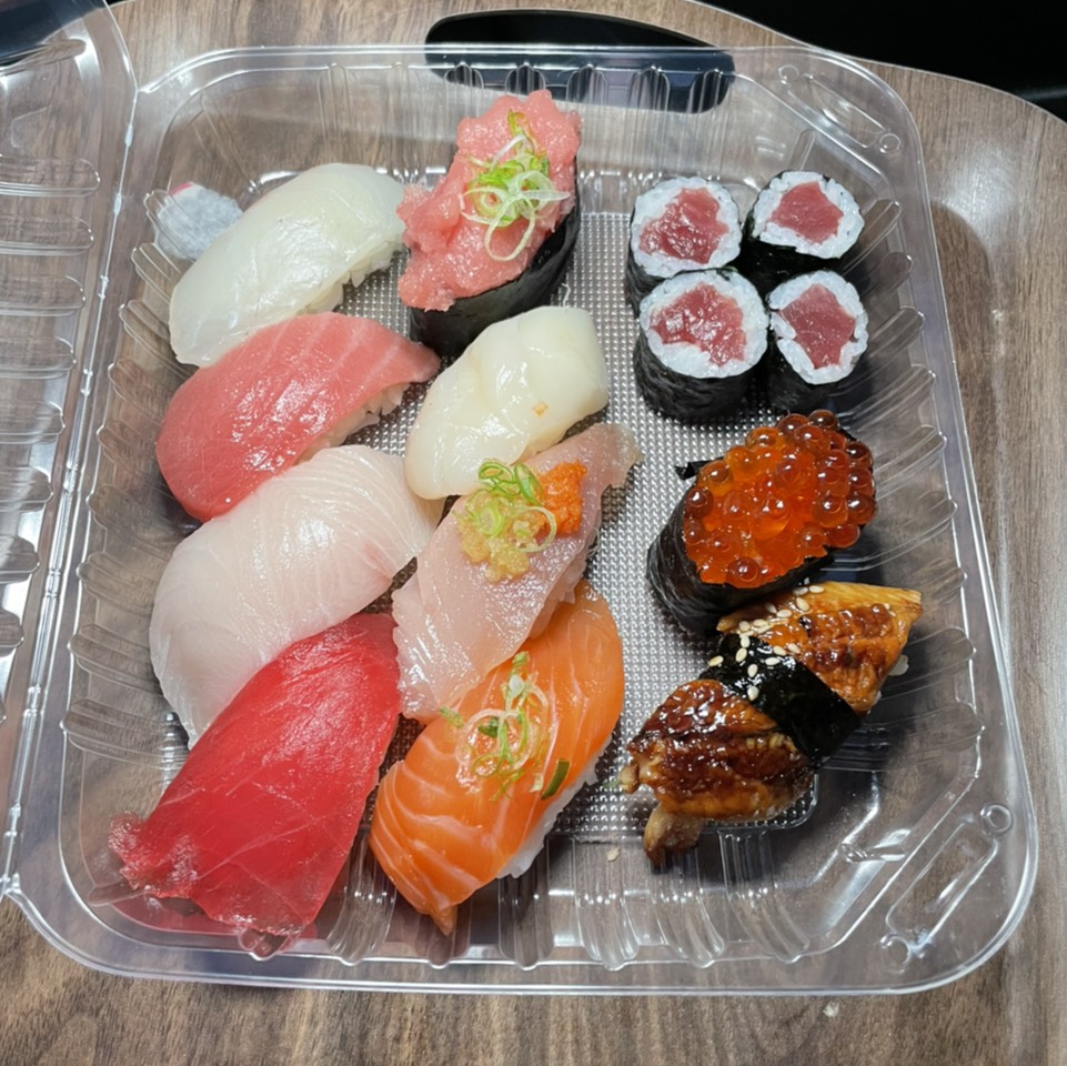 Tokusen Sushi (10 pc Nigiri   tuna roll) at Sushi Ota on #foodmento http://foodmento.com/place/3273