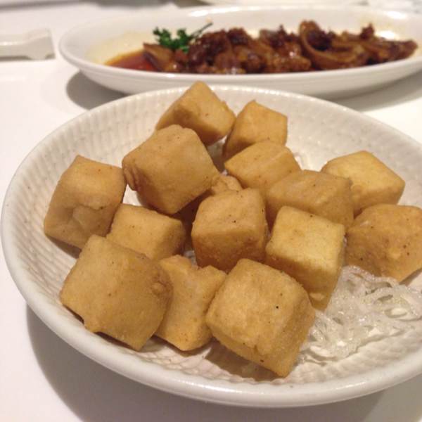 Deep-fried Beancurd Cube w Salted Pepper at TungLok Signatures 同乐经典 (CLOSED) on #foodmento http://foodmento.com/place/32