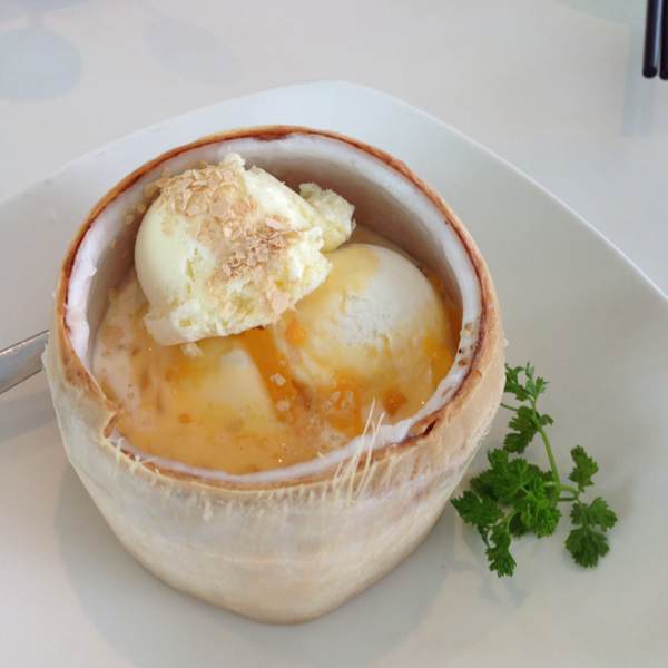 Chilled Mango Cream, Pomelo, Diced Mango & Sago w Ice Cream at TungLok Signatures 同乐经典 (CLOSED) on #foodmento http://foodmento.com/place/32