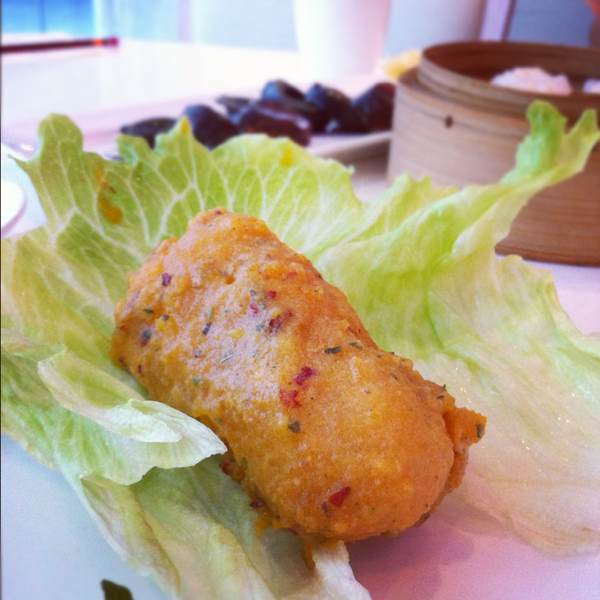 Deep-fried Mantis Prawns w/ Salted Egg Yolk on Lettuce at TungLok Signatures 同乐经典 (CLOSED) on #foodmento http://foodmento.com/place/32