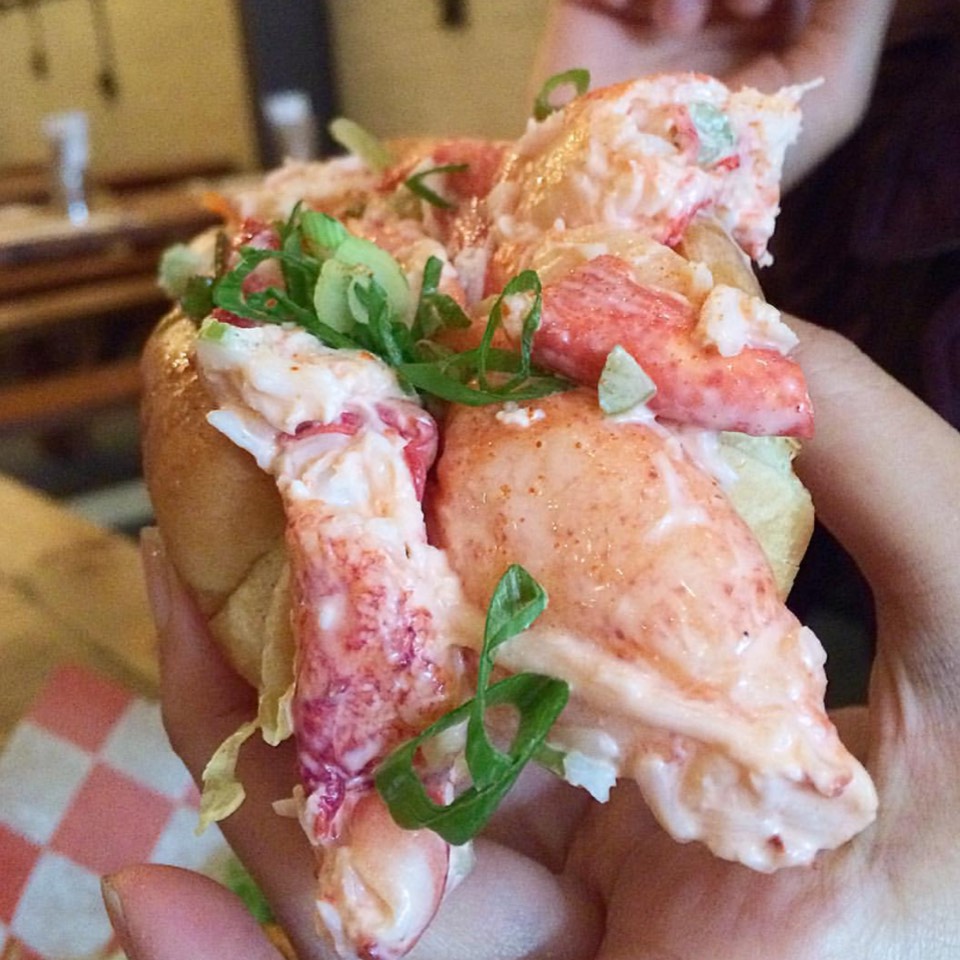 Maine Lobster Roll from Red Hook Lobster Pound on #foodmento http://foodmento.com/dish/37016