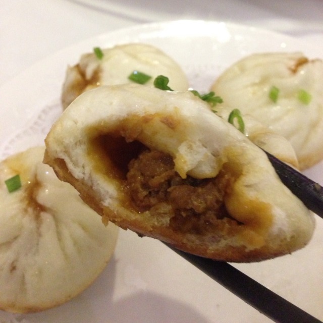 Pan-Fried Shanghai Bun from Shanghai Ren Jia 上海人家 on #foodmento http://foodmento.com/dish/2942