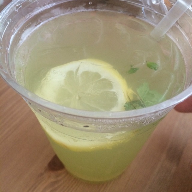 Mint Lemonade - Homemade Soda from Barn Joo on #foodmento http://foodmento.com/dish/13948