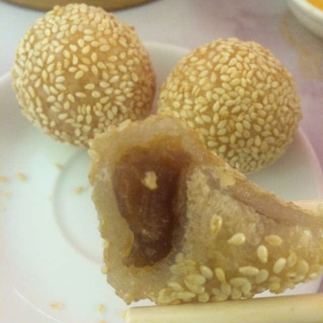 Sesame Balls from Dim Sum Go Go on #foodmento http://foodmento.com/dish/16279