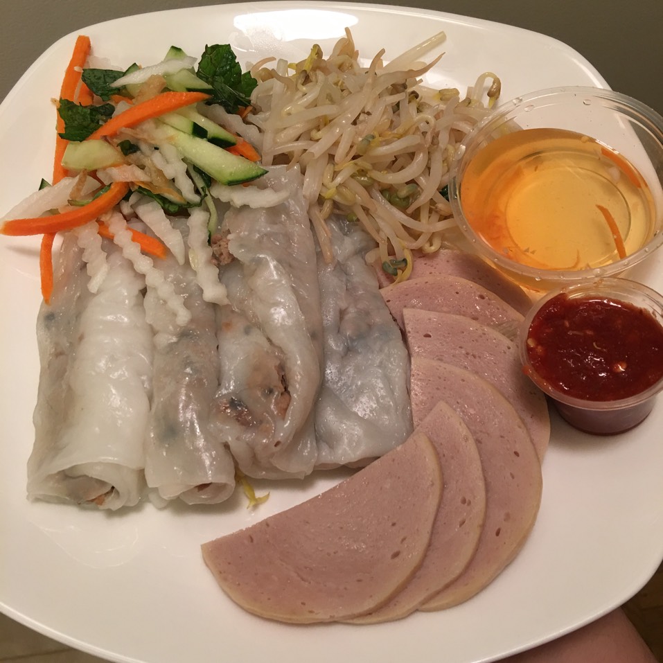 Banh Cuon (Rice Noodle Rolls, Sliced Pork Pate) from Xe Lửa Vietnamese Restaurant on #foodmento http://foodmento.com/dish/39023