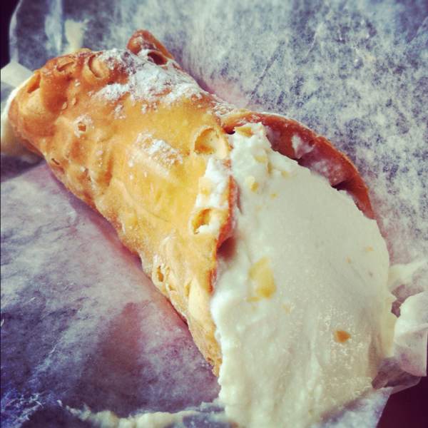 Plain Ricotta Canoli from Mike's Pastry on #foodmento http://foodmento.com/dish/1184