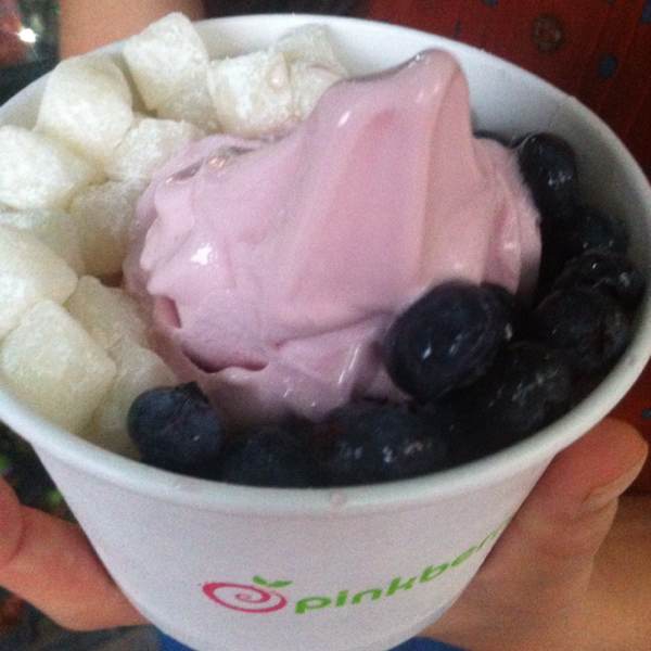 Pomegranate Yogurt w Toppings from Pinkberry on #foodmento http://foodmento.com/dish/1199