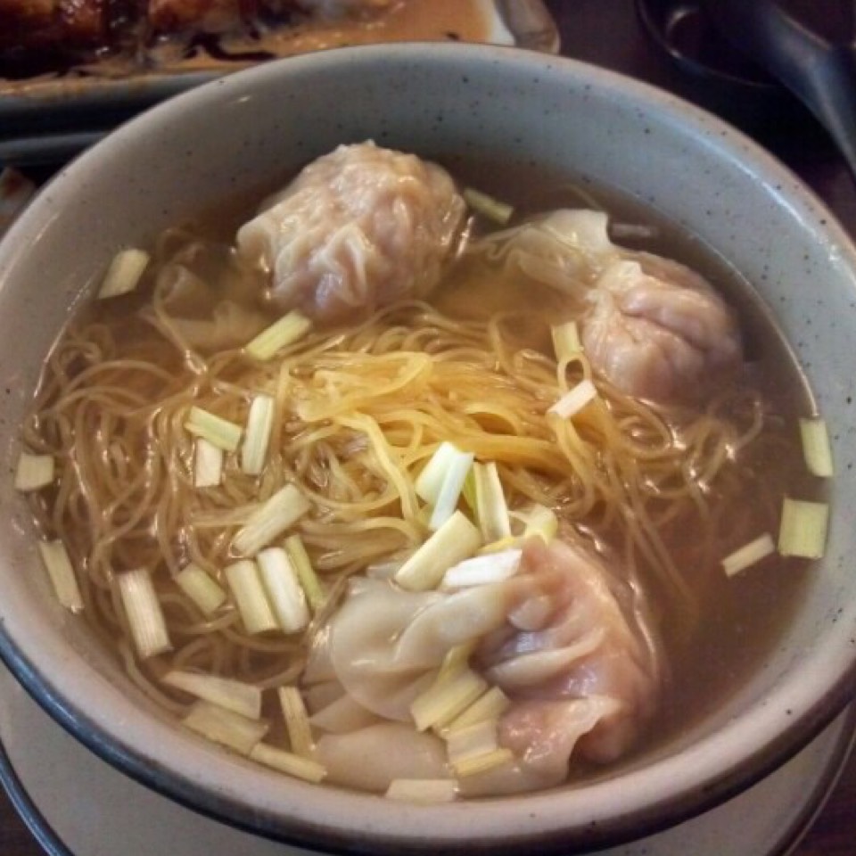 Wonton Noodle Soup at Noodle Village 粥麵軒 on #foodmento http://foodmento.com/place/3564