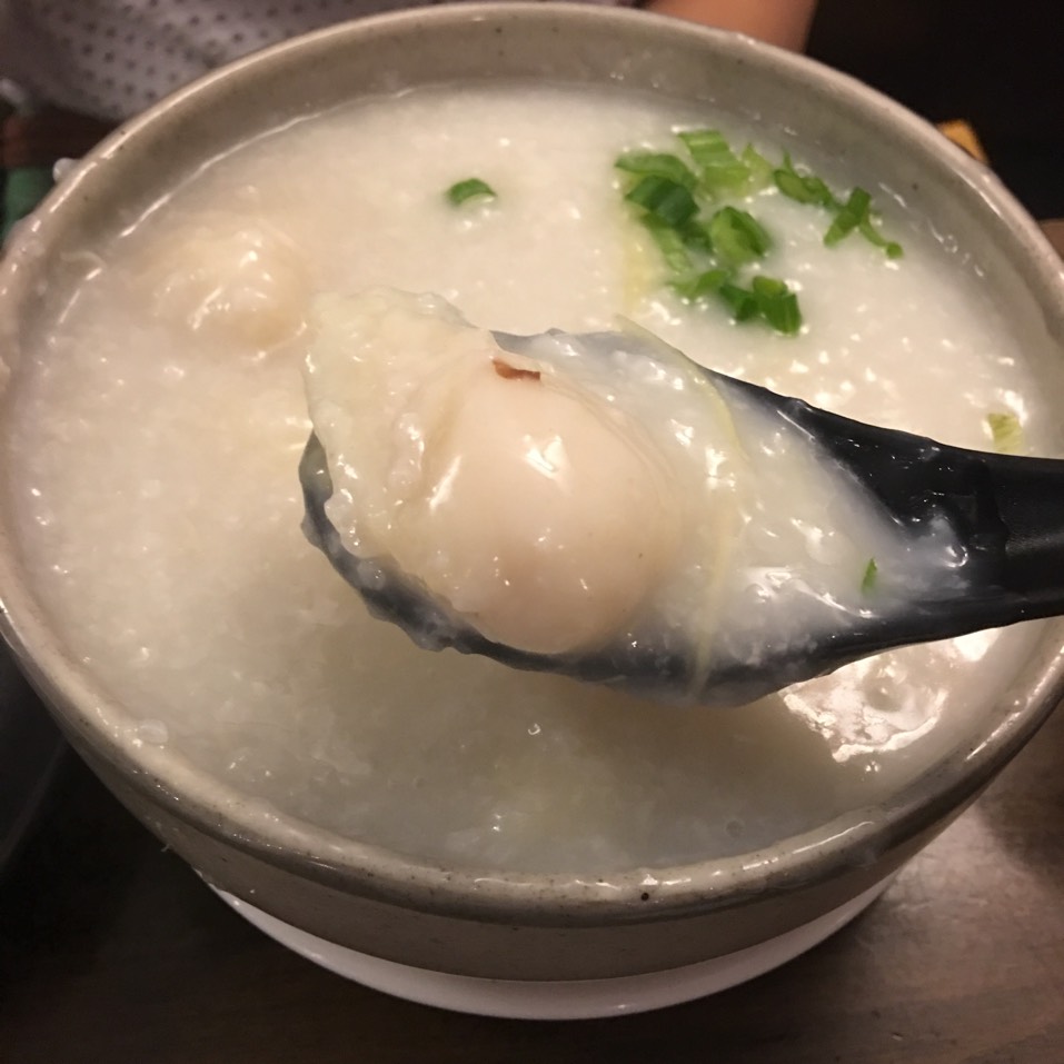 Congee With Sliced Fish at Noodle Village 粥麵軒 on #foodmento http://foodmento.com/place/3564