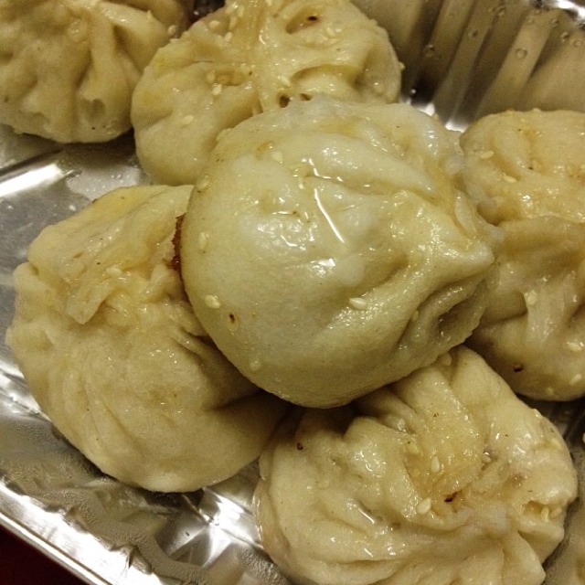 Pan Fried Dumplings (Sheng Jian Bao) from Nice Green Bo on #foodmento http://foodmento.com/dish/14427