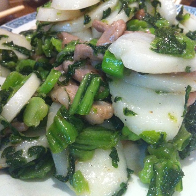Shredded Pork and Preserved Cabbage Rice Cake from Nice Green Bo on #foodmento http://foodmento.com/dish/14429