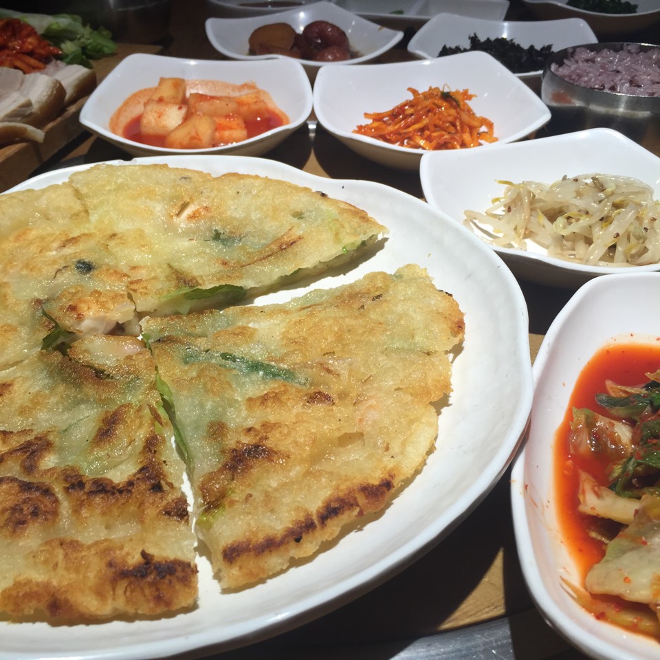 Hae Mool Pa Jun - Appetizer‎ from The Kunjip on #foodmento http://foodmento.com/dish/23196