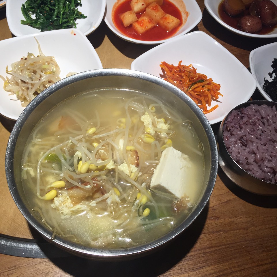 Bookuh Kongnamulguk (Pollock & Bean Sprout Soup) at The Kunjip on #foodmento http://foodmento.com/place/3594