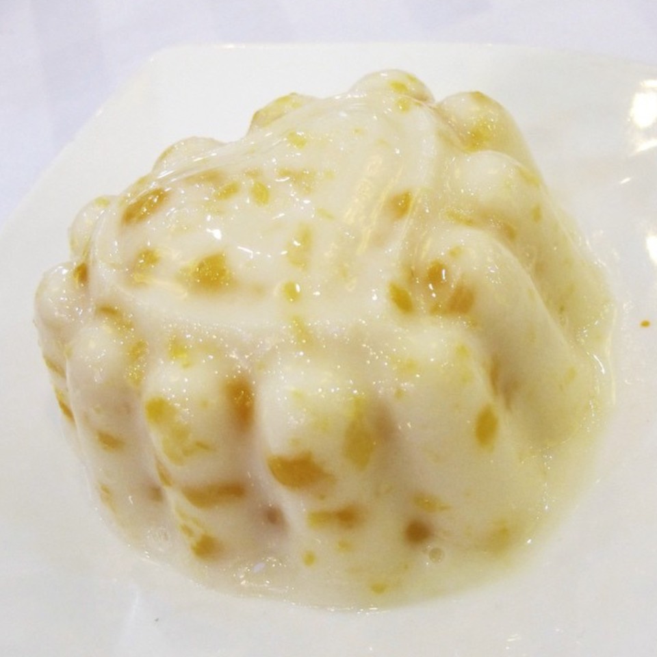 Split Pea Coconut Pudding at Golden Unicorn Restaurant 麒麟金閣 on #foodmento http://foodmento.com/place/3596