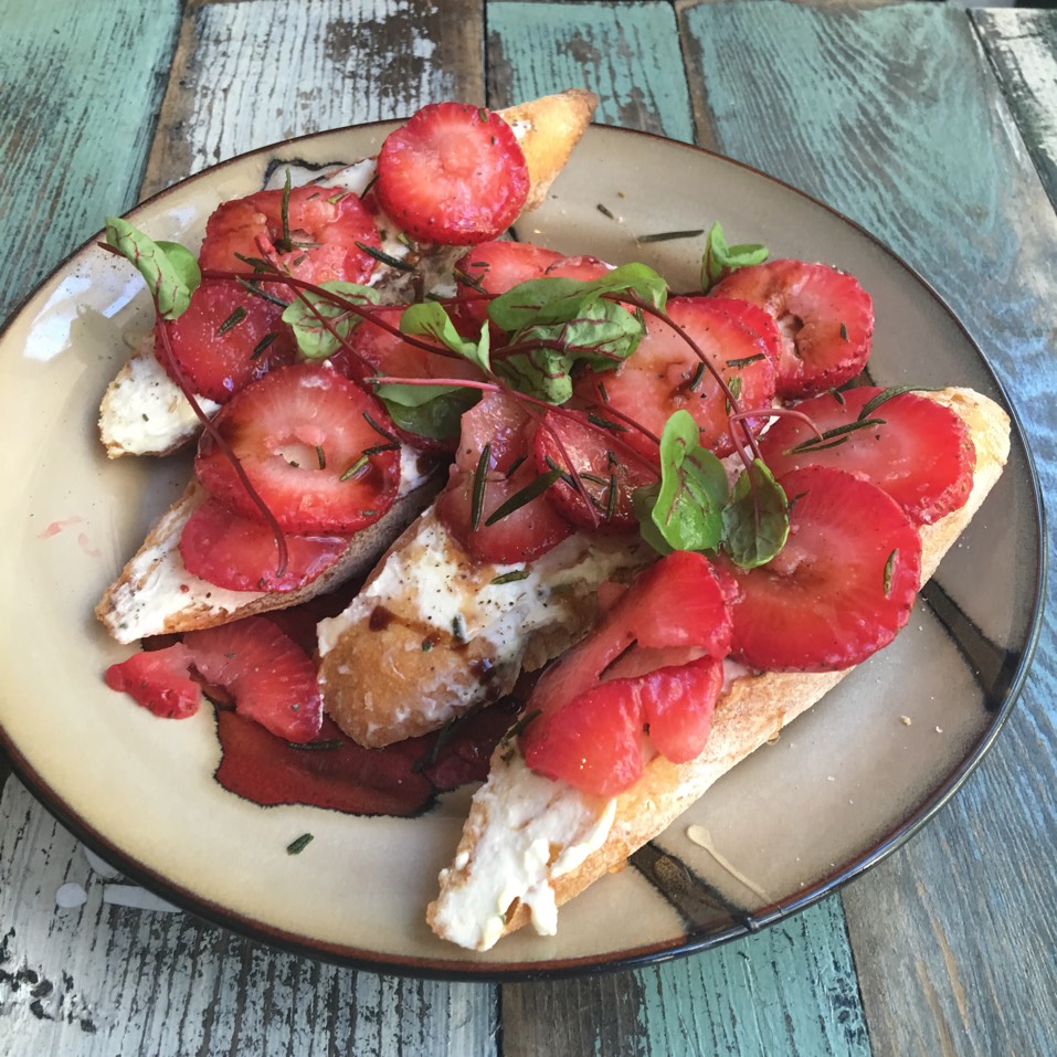 Local Strawberry & Served Mascarpone Crostini at Chalk Point Kitchen on #foodmento http://foodmento.com/place/3629