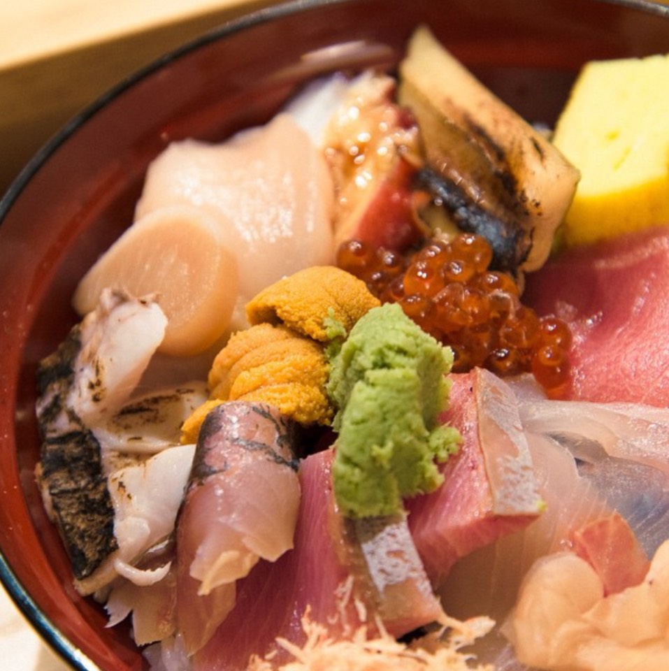 Chirashi (Uni, Scallop, Belt fish, Anago, Toro, Ikura) at Kura on #foodmento http://foodmento.com/place/3645